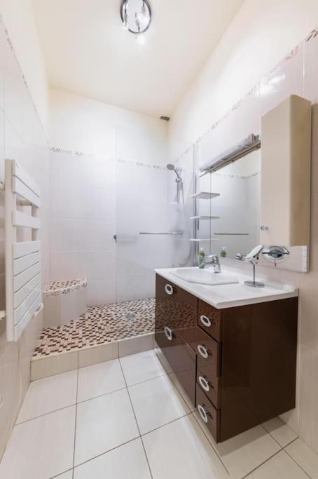 Haussmannian Apartment, Near Champs-Elysees Paris Ngoại thất bức ảnh